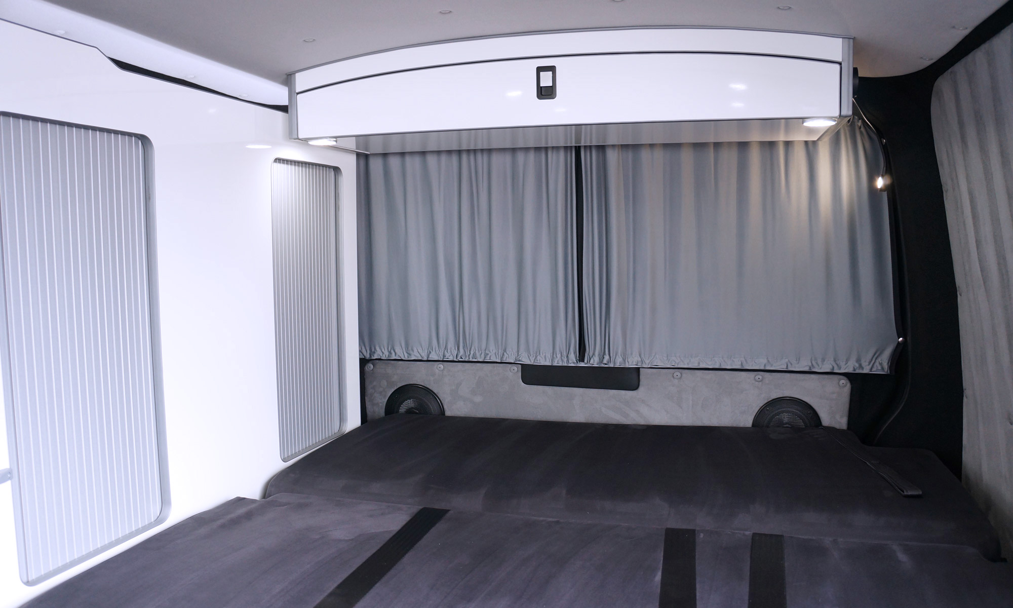 curtains_closed_rib_bedseat_open_Volkswagen_T5