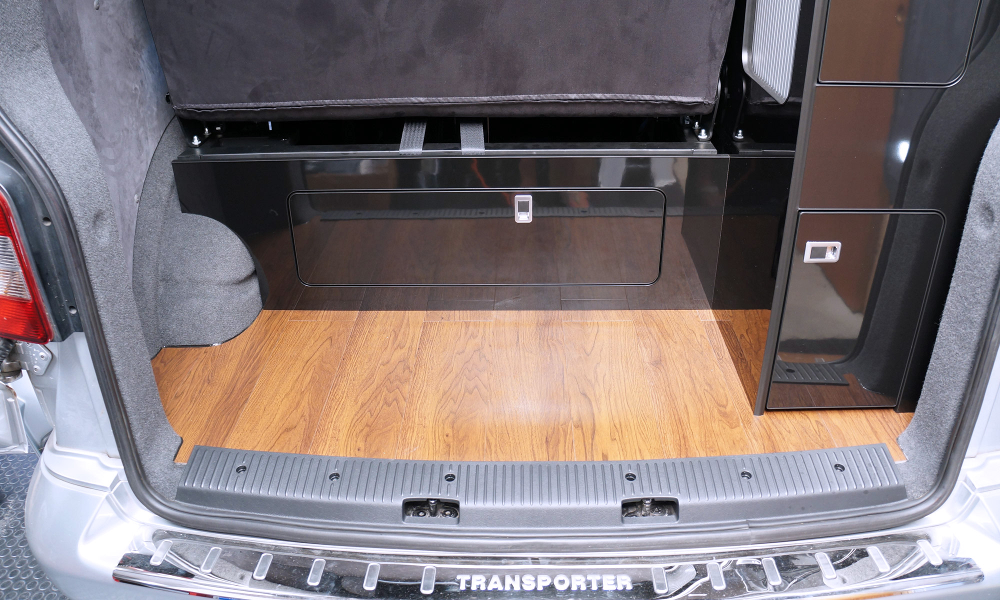 gloss_black_furniture_board_back_of_VW_T5